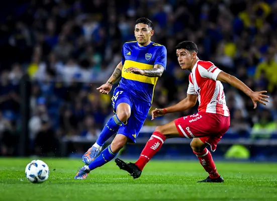 Ezequiel Fernández ante Unión. (Getty)