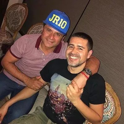 Riquelme junto a Marcelo Delgado.