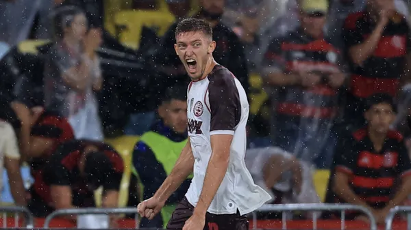 Rodrigo Castillo convirtió el primer gol para Lanús. (Getty Images)