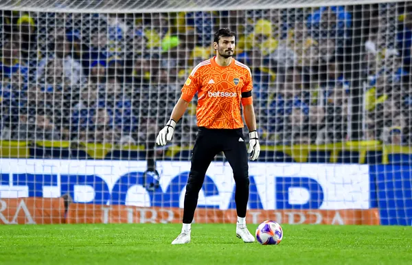 Javier García, con chances de atajar en el Boca-Racing