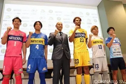Takahara, presidente del Okinawa SV, disputó su último partido como futbolista