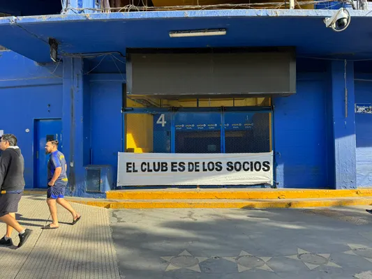 Los socios reclaman por las elecciones en Boca