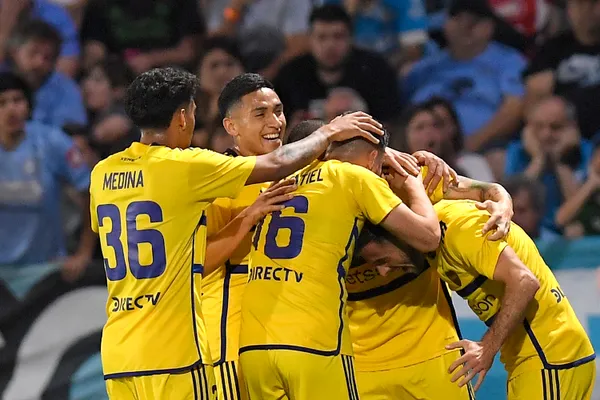 Abrazo de gol en Córdoba - Getty