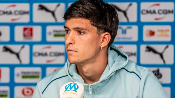 Balerdi palpitó el clásico del Marsella frente al PSG. (Ligue 1)