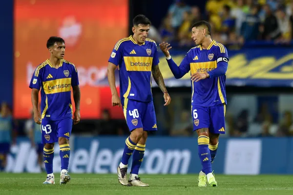 Di Lollo y Rojo, los dos considerados titulares en la defensa por Gago. (Getty Images)