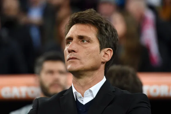 Guillermo Barros Schelotto se sentaba a hablar con Riquelme. (Getty)