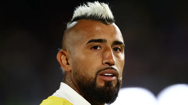 Vidal, del gusto de Riquelme y con chances de llegar con el pase en su poder