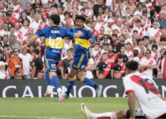 Medina y Lucas Blondel en Boca vs. River (Imago)