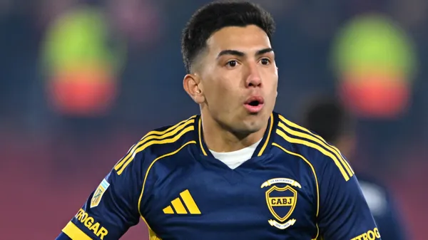 Velasco seguirá en el 11 titular.