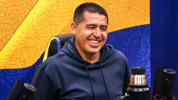 Riquelme armó las valijas y viajó para ver a la Selección Argentina.