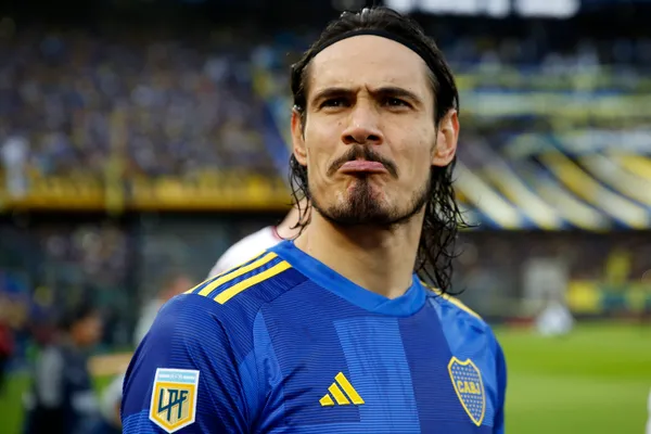 BUENOS AIRES, ARGENTINA - SEPTEMBER 23: Edinson Cavani of Boca Juniors gestures before a match between Boca Juniors and Lanus as part of Group B of Copa de la Liga Profesional 2023 at Estadio Alberto J. Armando on September 23, 2023 in Buenos Aires, Argentina. (Photo by Daniel Jayo/Getty Images)