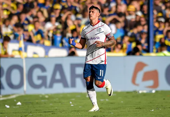 Adam Bareiro en La Bombonera. (Getty)