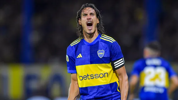 Cavani ya fue capitán frente a Racing y convirtió un gol. (Getty)