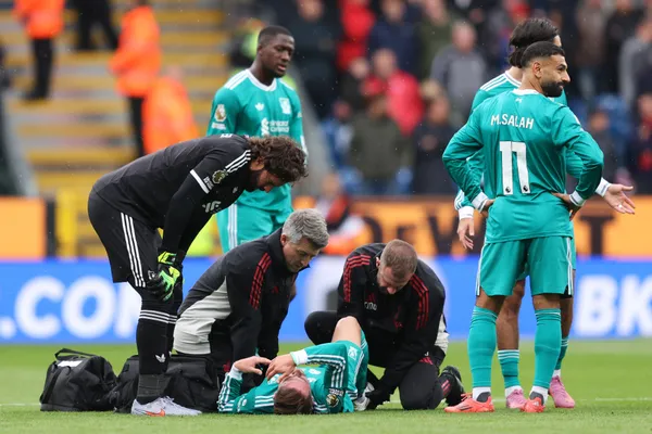 Mac Allister recibió un patadón en Liverpool vs. Burnley (Getty Images)