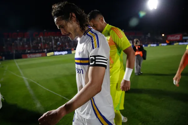 Gago eligió a Cavani como el capitán de Boca ante Tigre.