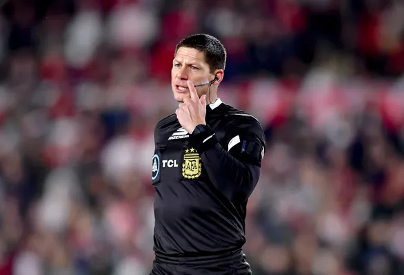 Nicolás Ramírez, el árbitro para el Superclásico. (Getty Images)