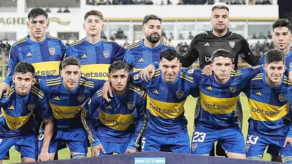 Dylan Gorosito, abajo en el costado izquierdo, en su debut vs. Defensa y Justicia. (Instagram)