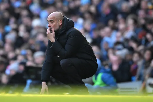 Pep Guardiola en el duelo que enfrentó el Manchester City contra el Liverpool. (Getty)