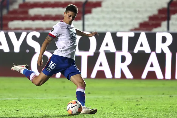 Emiliano Martínez, en Nacional.