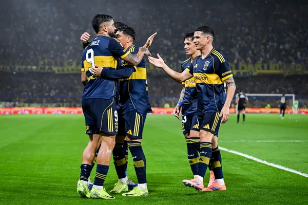 Abrazo de gol en La Bombonera