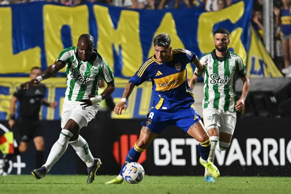 Carlos Palacios en acción con la camiseta de Boca. (Getty Images)
