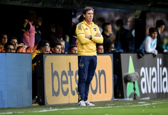 Úbeda podría jugar sin 9 en el debut de Boca vs. Riestra. (Getty Images)