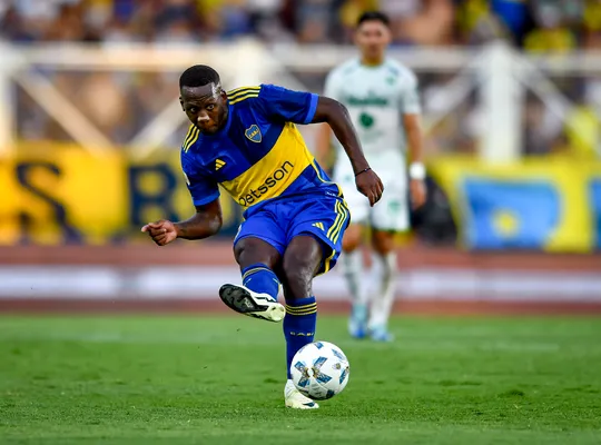 Siempre a la altura en los partidos importantes: Luis Advíncula, clave en Boca