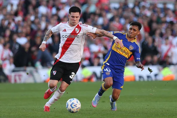Milton Delgado debe "pelear" un lugar en Boca. (Getty)