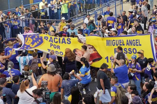 La bandera de Boca en el velatorio de Russo. (Crédito: Diario Olé).