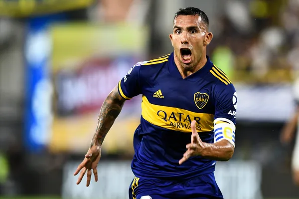 Tevez festeja su inolvidable gol a Gimnasia que valió un campeonato