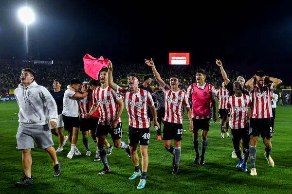 Estudiantes venció a Barracas y jugará contra Boca o River. (Getty)