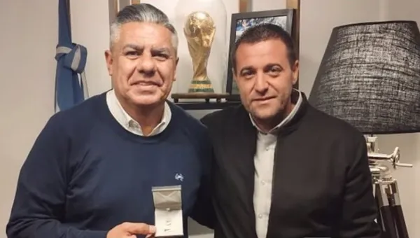 Tapia junto a Pablo Toviggino.