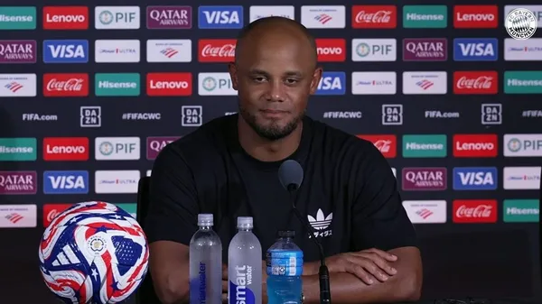 Kompany habló sobre Boca en conferencia de prensa.