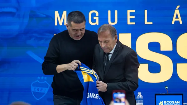 Riquelme hablará con Russo, pensando en el mercado de pases. (Getty)