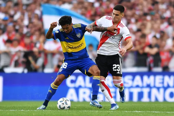 Cristian Medina domina, Rodrigo Villagra perisgue. (Getty)