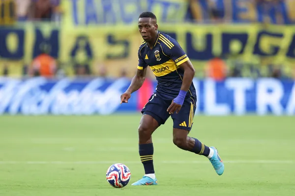Advíncula podría marcharse de Boca. (Getty)