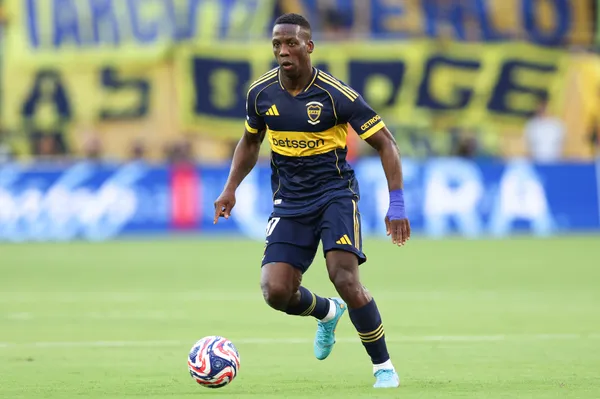 La marcha de Advíncula podría deriva en que Blondel siga en Boca. (Getty)