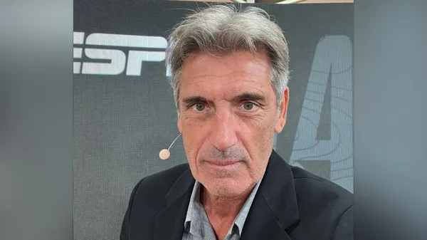 Simón encontró similitudes entre Palacios y Roberto Cabañas.