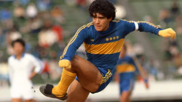 Diego llegó a Boca por primera vez en 1981. (Imago)