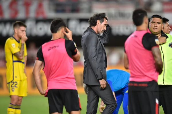 Eduardo Domínguez, shockeado por lo que le ocurrió a Altamirano. (Getty)