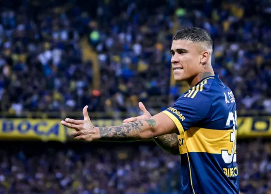 Ayrton Costa hizo la metralleta de Merentiel en su gol con Boca. (Getty)