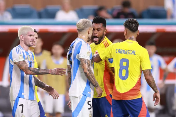 Paredes y su cruce con Borja en la final de la Copa América (Getty Images)