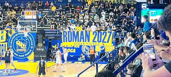 La bandera postulando a Riquelme para el 2027. (Diario Olé)