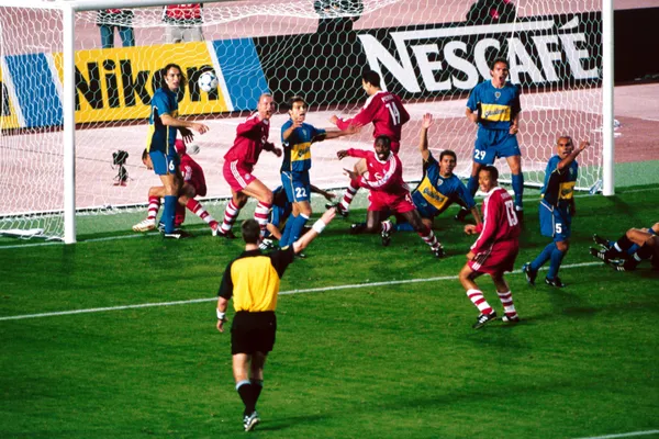 El polémico gol de Kuffour. (Imago)