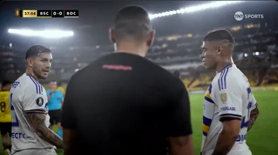 El cruce de Paredes con el banco de Barcelona. (Captura)