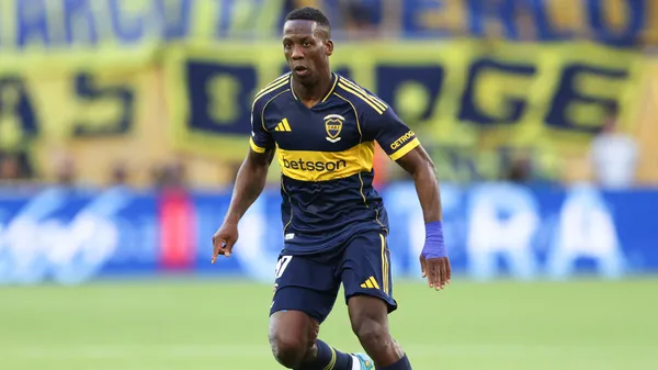 Advíncula fue titular en Estados Unidos pero ahora va al banco. (Getty)