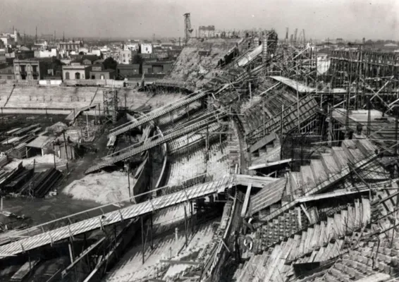 Obras en las populares de la calle Brandsen. (Historia de Boca)