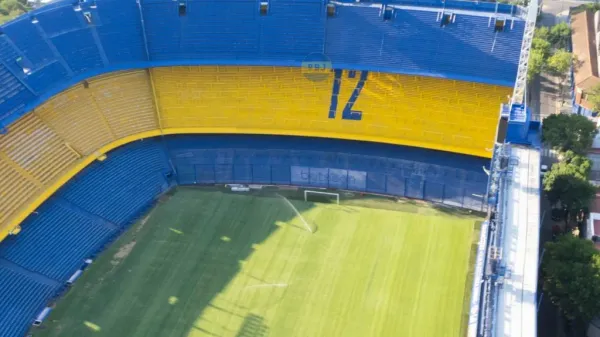 Actualmente, la platea K de La Bombonera tiene un 50% de plateas y otro 50% de populares.