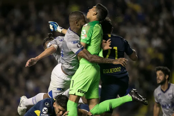 Dedé choca contra Andrada y le produce la fractura de la mandíbula