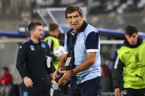 Gustavo Costas quiere a Milton Giménez en Racing. (Getty)